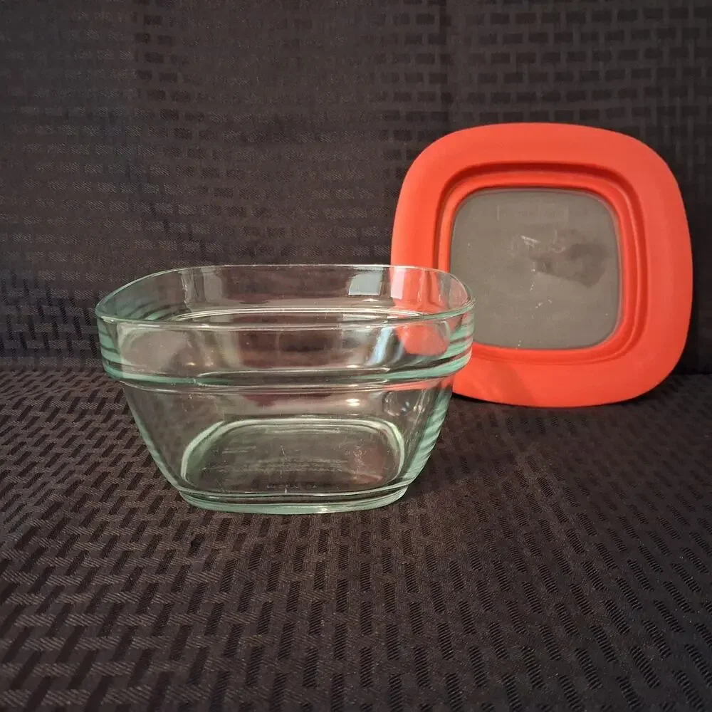 Rubbermaid Glass Food Storage Container with Lid 4 Cup 7N63 Red